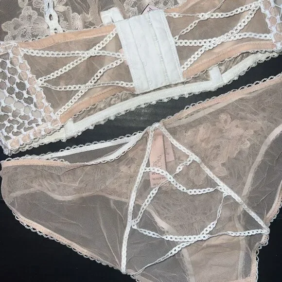 Victoria's Secret HIGH-NECK 34D BRA SET+M panty BEIGE white embroidered APPLIQUE
